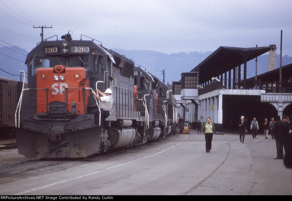 Very first Amtrak train to LA (Coast Starlight)